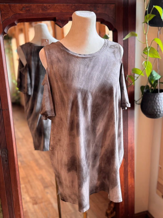 Eco Dye ~ cold shoulder tie dye tee L