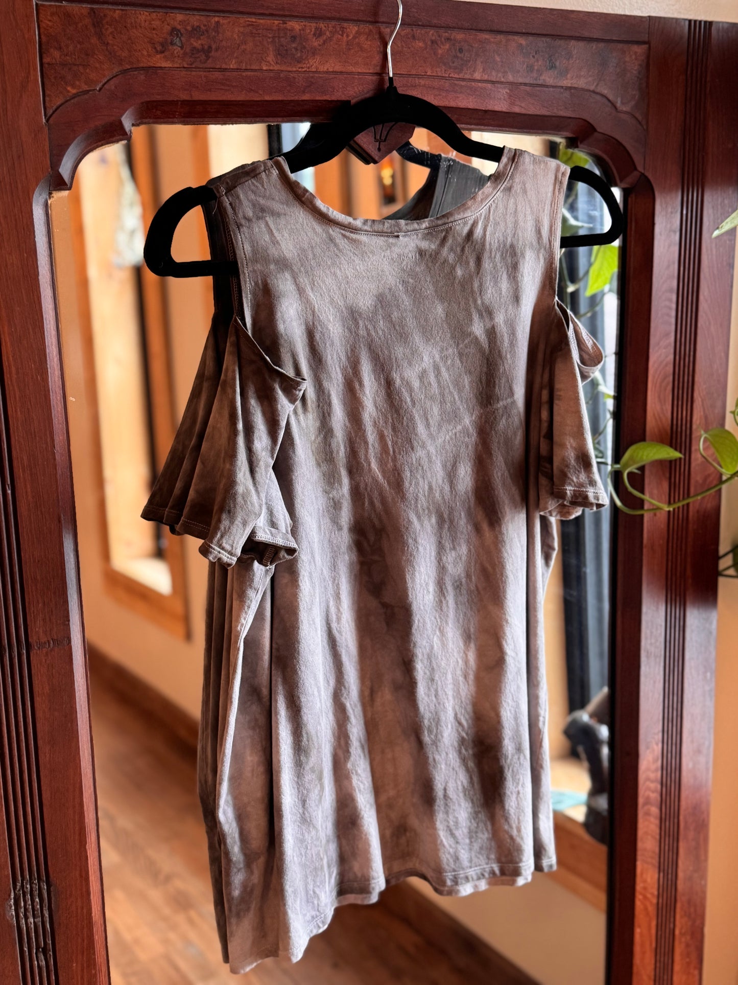 Eco Dye ~ cold shoulder tie dye tee L