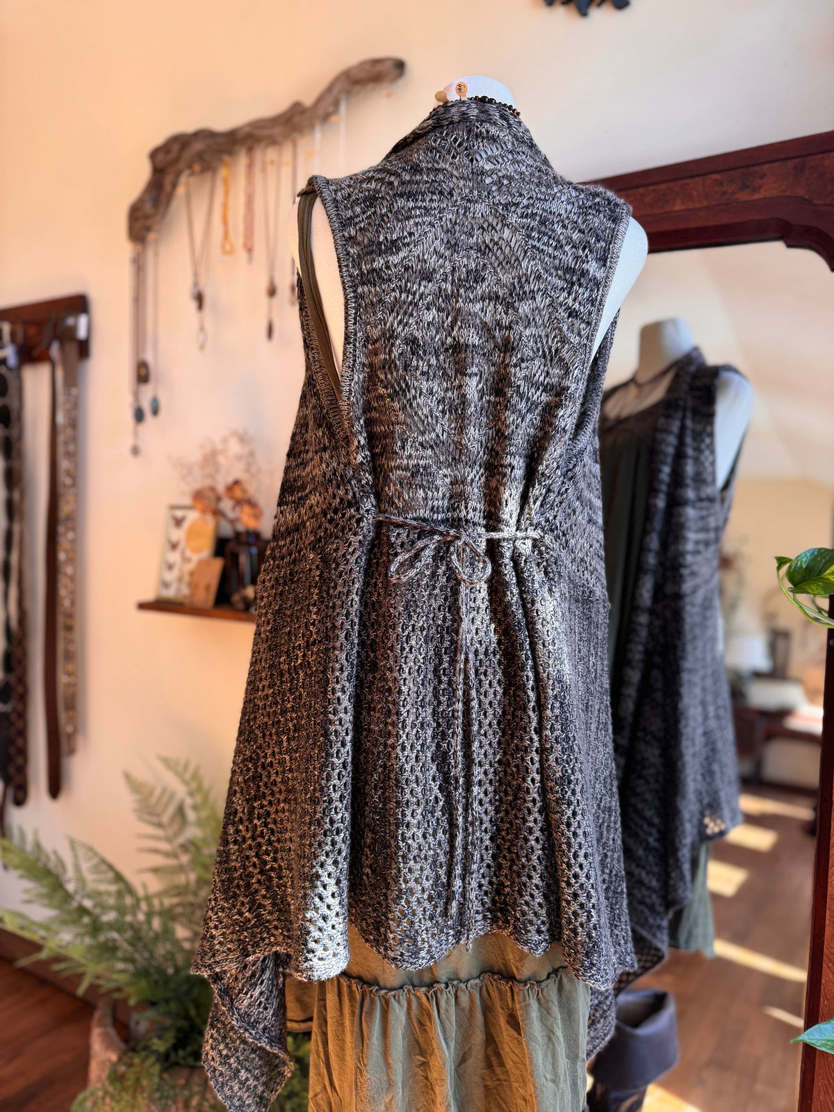 Size Small sleeveless knit duster