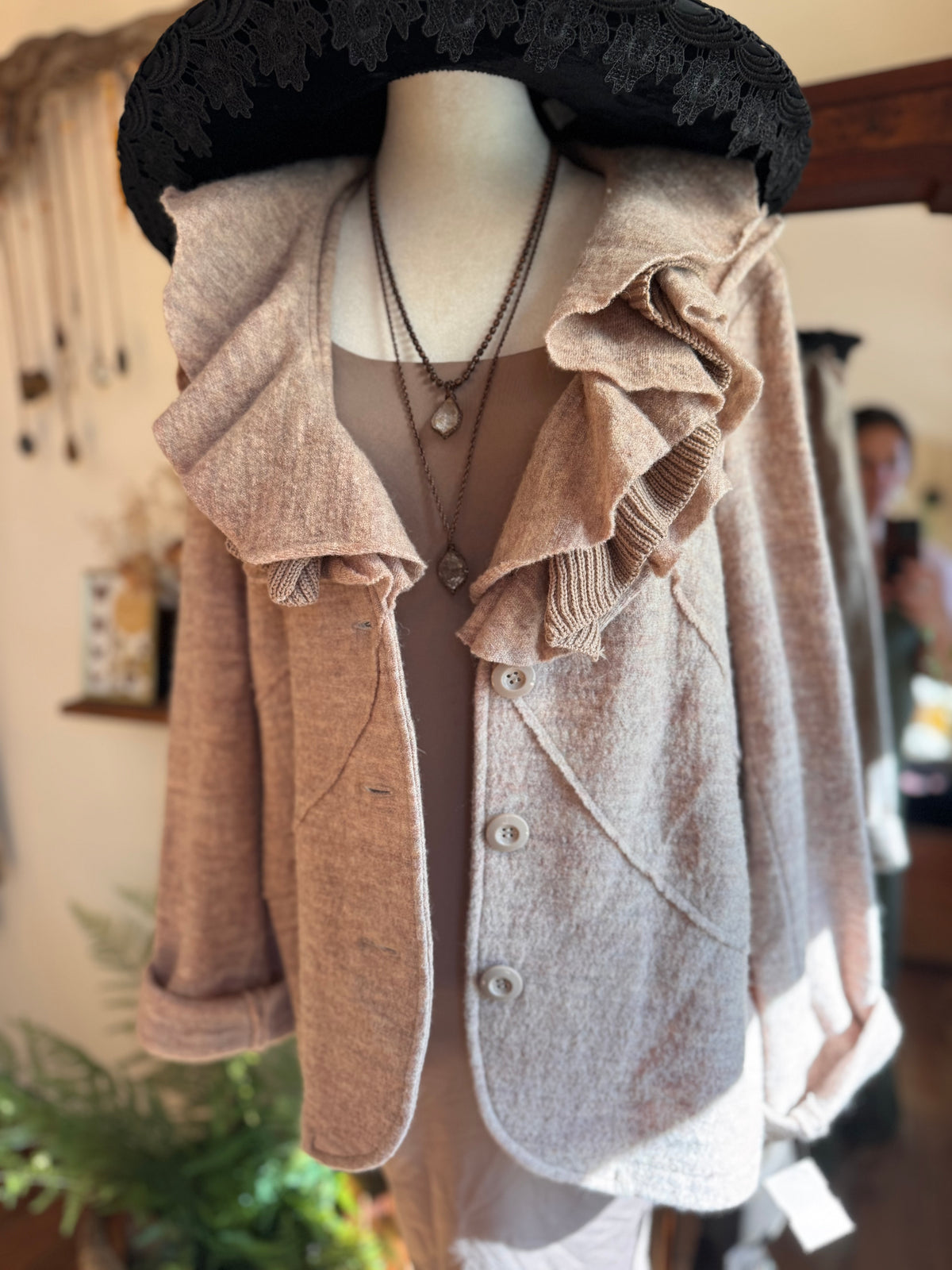 Size XL boiled wool frilly sweater
