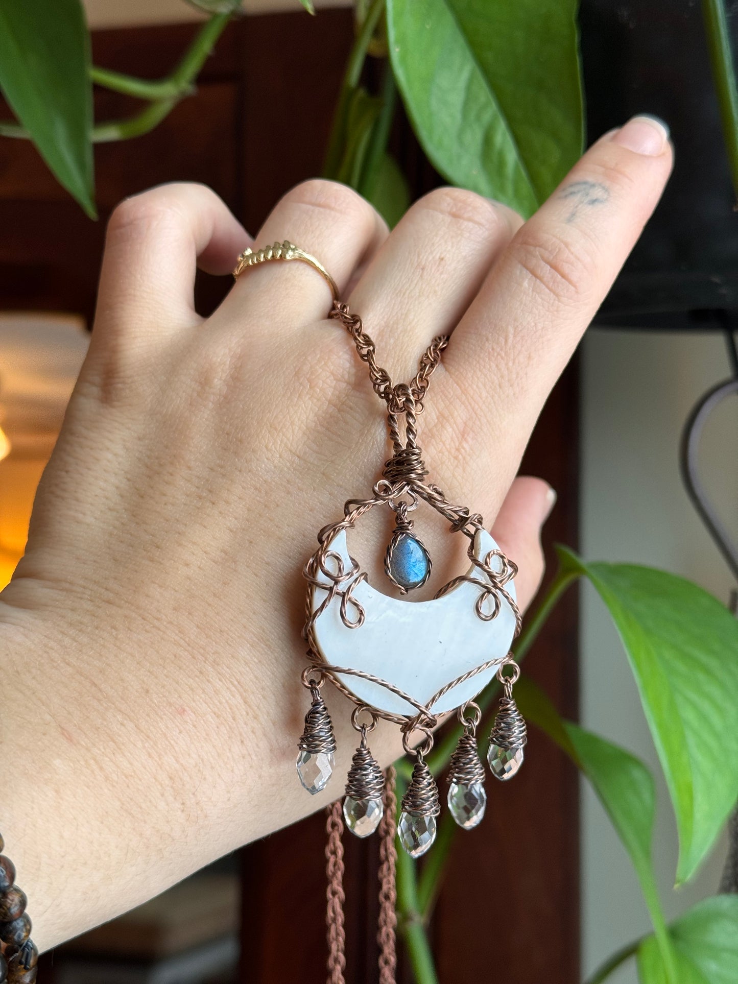 Large Mother of Pearl Necklace 22” copper chain