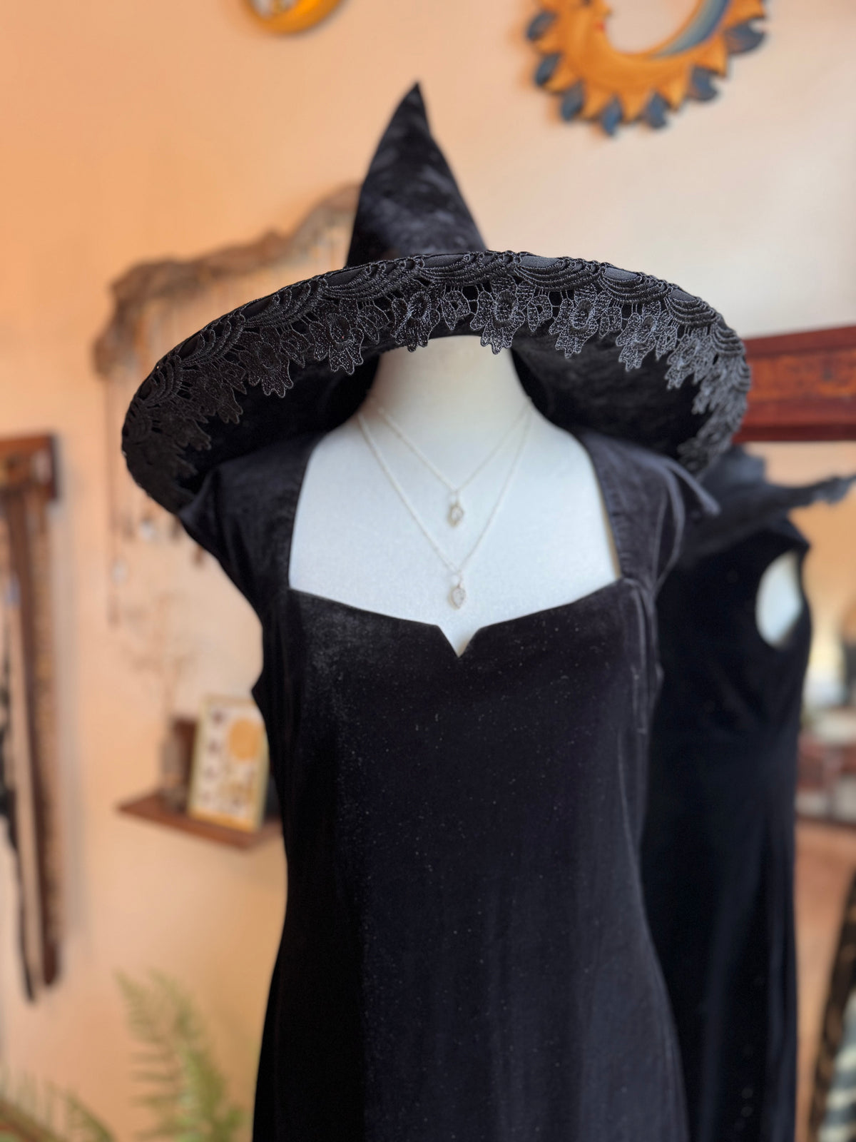 Size Medium (8) vintage velvet little black dress