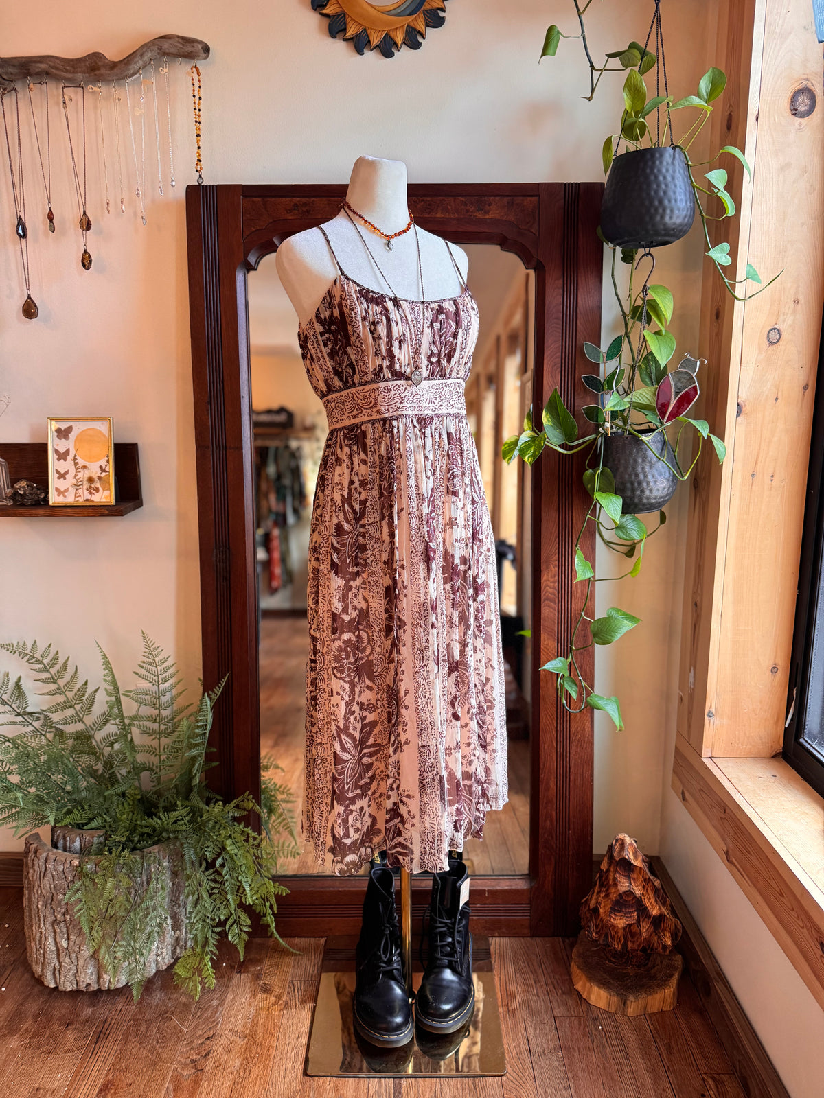 Size Small (4) 100% silk paisley dress