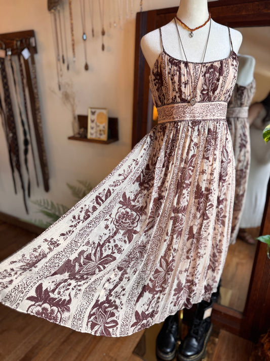 Size Small (4) 100% silk paisley dress