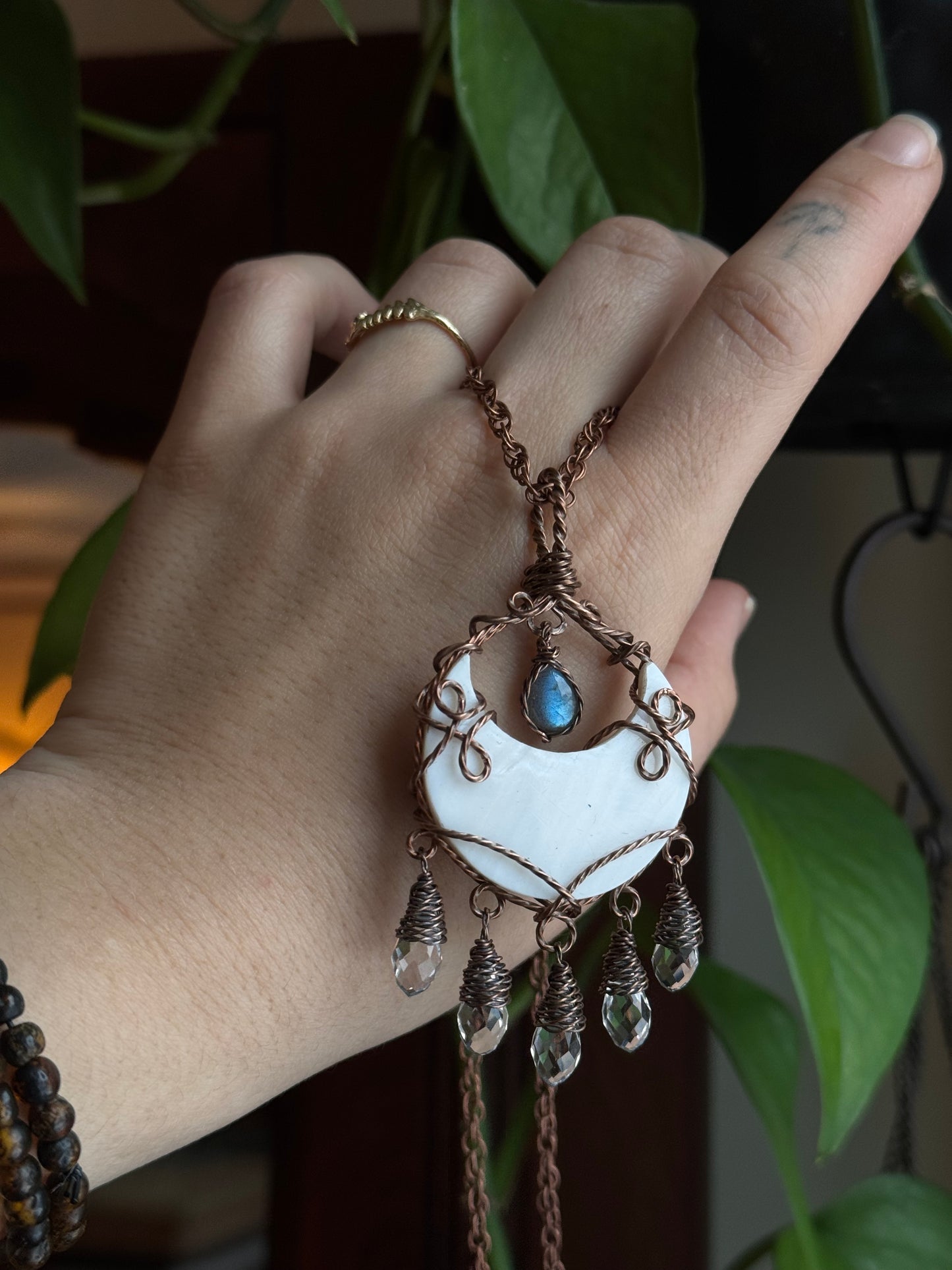 Large Mother of Pearl Necklace 22” copper chain