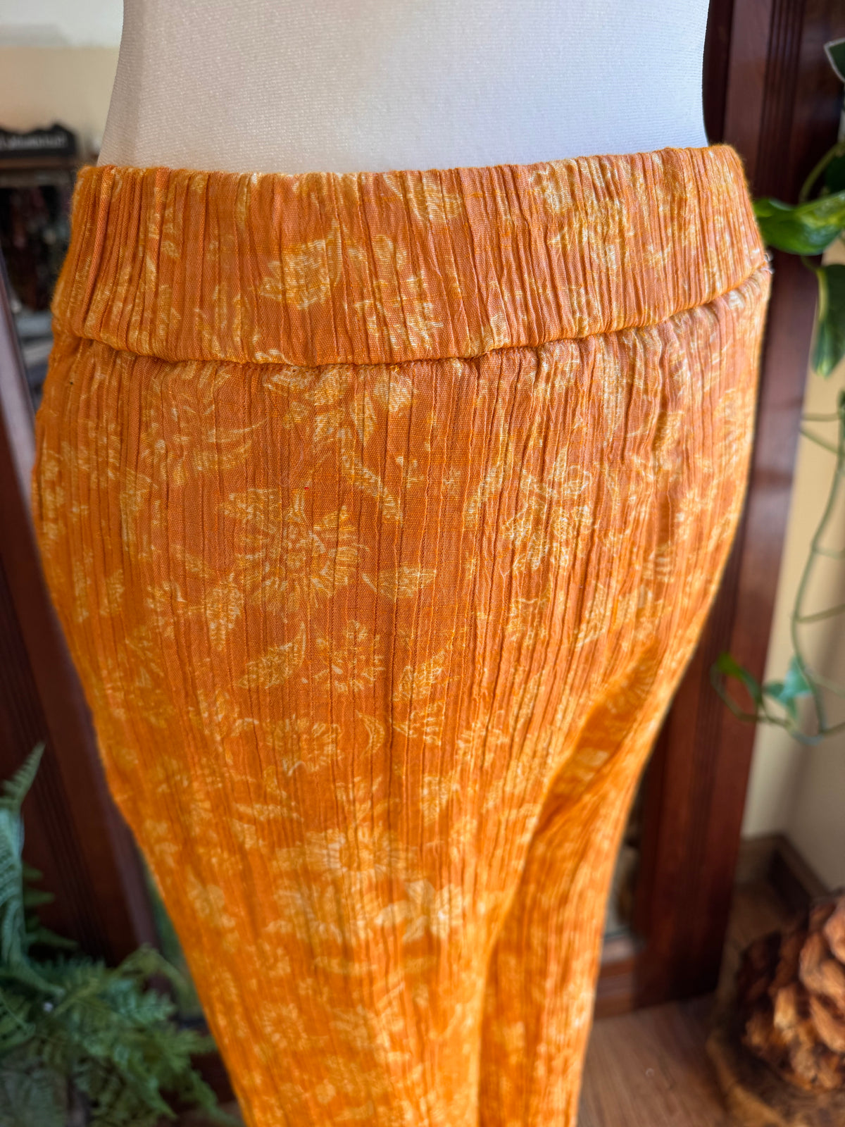Size M groovy floral pants