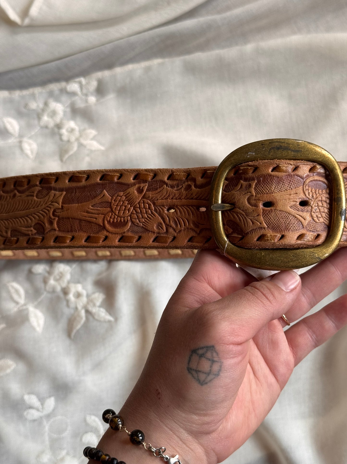 Size L acorn leather belt