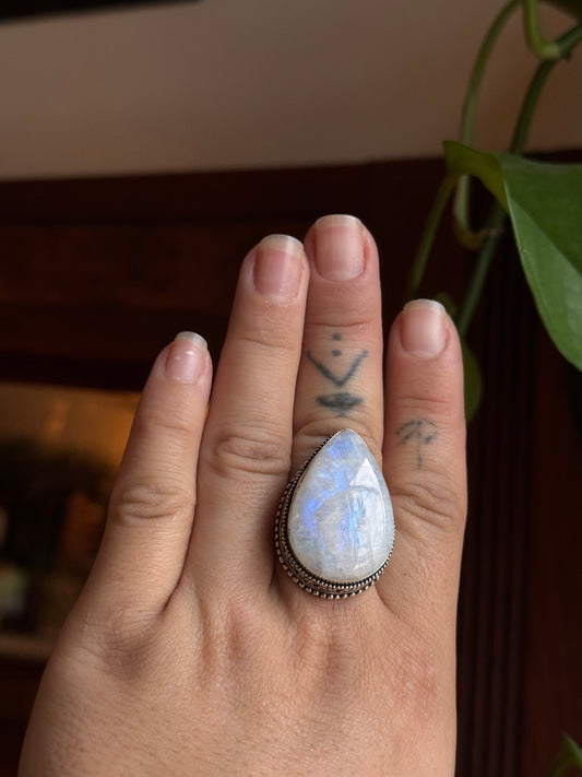 Big ol Moonstone Ring 9