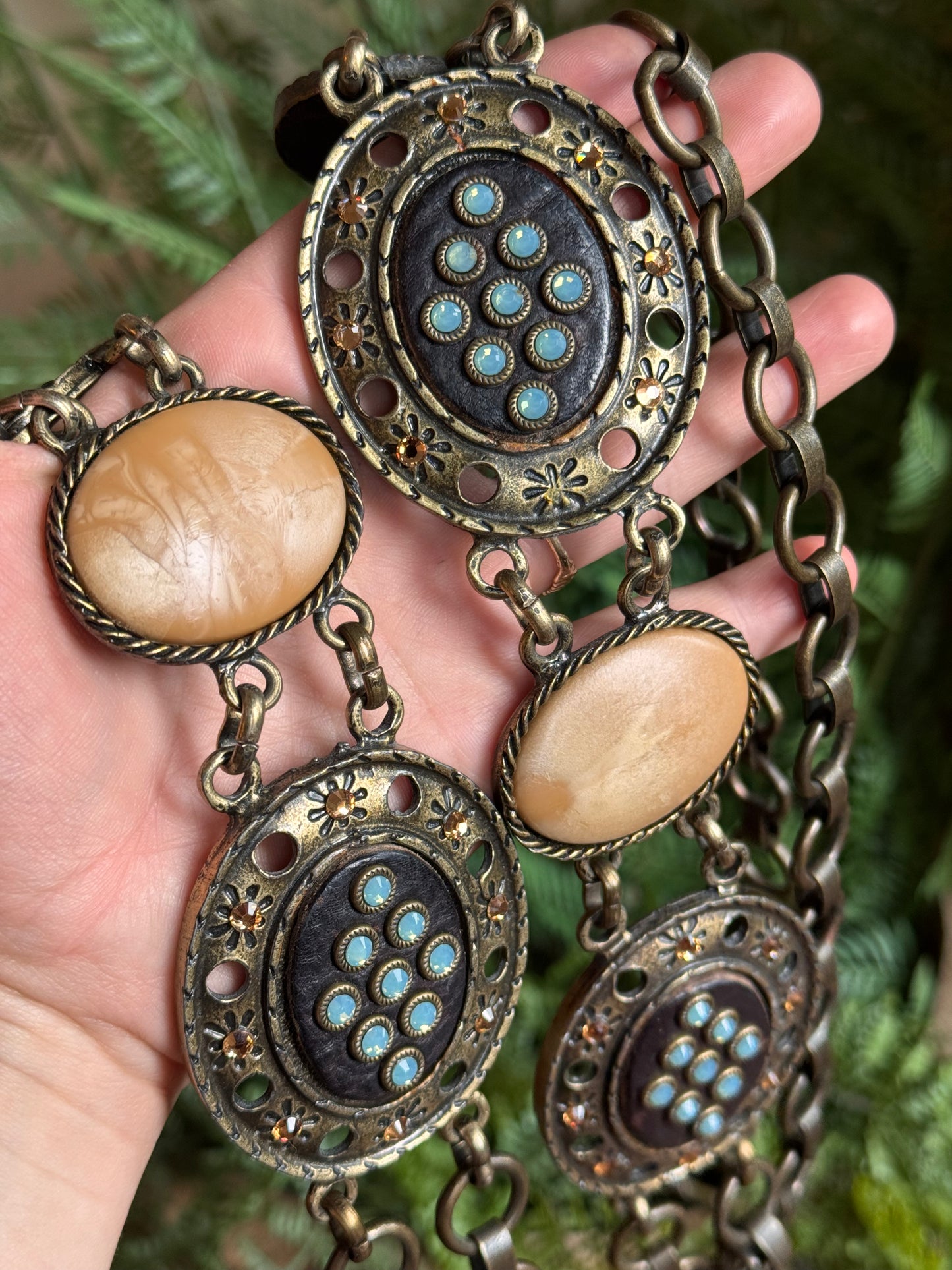 Free size Opalescent chain belt